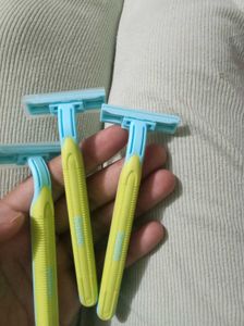 Pack of 3 bikini Razors nd face razor