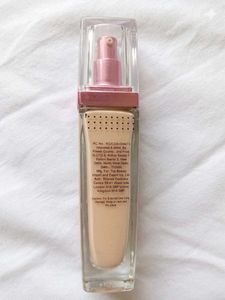 Hilary Rhoda High Definition Liquid Foundation