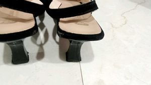Black velvet sandel