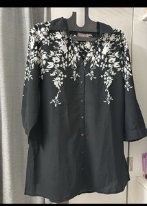 Chic Floral Print Button-Up Shirt