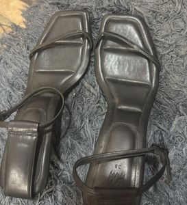 Chic Black Strappy Square Toe Sandals