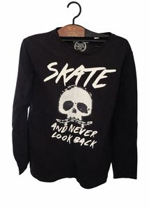 Y2K streetwear skull tee