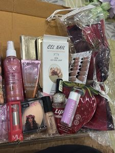 hamper 18 pcAssorted Beauty &amp; Accessory Lot