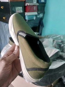 NEW NO USED OLIVE GREEN LOAFERS SHOES FOR MEN AND