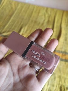 HUDA BEAUTY Liquid Matte Lipstick