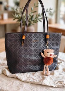 🆕Chic Tote Bag with Cute Charm