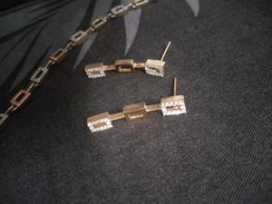 Elegant Gold-Tone Necklace &amp; Earring Set