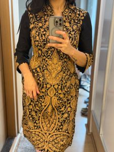 Elegant Black & Gold kashmiri Kurta