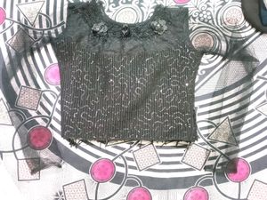 Freedelivery🥳NewSet Of Crop top Black- Whit