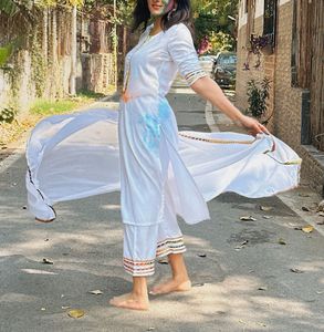 Bitterlime Women Yoke Design Gotta Patti Kurta Set