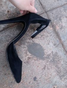 Chic Black Suede Heels