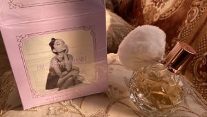 LIMITED TIME OFFER💓Ariana Grande Ari💌