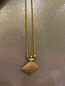 Elegant Gold Tone Pendant Necklace
