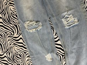 Sale 🚨 Straight Fit Distressed Denim