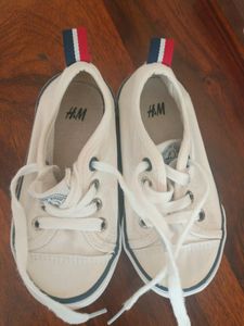 I Am Selling H&M Boys Shoes