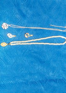 Pearl And Silver Chain With Two Extra Lockit