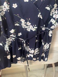 🎉LAST PRICE 🎉Blue Floral Top