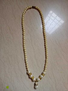 Elegant Faux Pearl Necklace