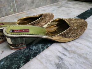 Elegant Embellished Golden jutti