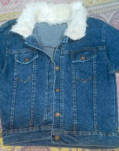 Stylish Denim Jacket with Fur Trim