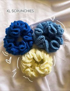 SET OF CROCHET SCRUNCHIES