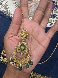 Elegant Kundan Necklace Set with Earrings