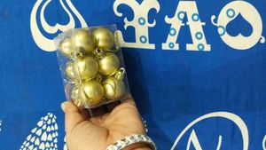 Gold Christmas Ball Ornaments