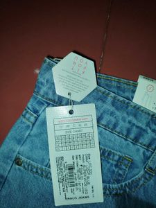 Light wash Gradient flared jeans