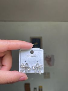 cute bow diamond earings 🎀