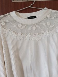 Cream White Top, With Net And Lace Neck. Size : L