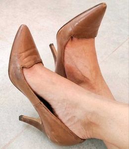 Elegant Brown Leather Pumps
