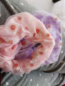 🥳 2 Women's Hair Scrunchies and Bangle set
