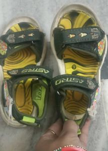 Kids Astro Sandals Size 9