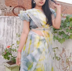 💥Price Dropped😍Saree With Designer Blouse Women