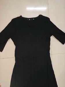 Chic Ribbed Black Midi Dress