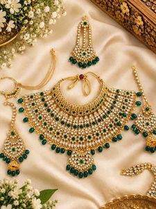 Intricate Emerald &amp; Gold Indian Bridal Jewellery S