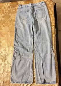 🩵 Urbanic Light-Wash Ripped Wide-Leg Jeans