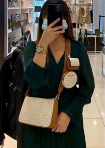 MICHAEL KORS JET SET CROSSBODY WITH TECH ACCESSORI