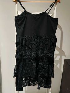 L - Elegant Black Lace Dress