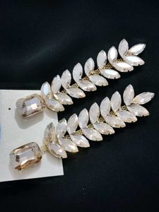 ☺️Elegant Crystal Dangle Earrings🤍