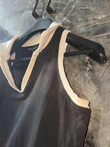 Black &amp; White Sleeveless Cropped Top🤍