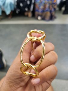 Stylish Gold Cuff for easy Accessory