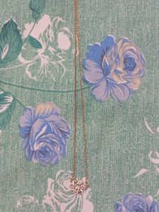Delicate Flower Pendant Necklace