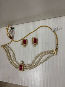 Elegant Pearl Choker with Red Stone