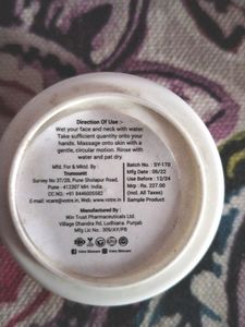 VOTRE white Essence Brightening Scrub