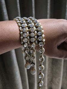 Exquisite Pearl and Crystal Bracelet