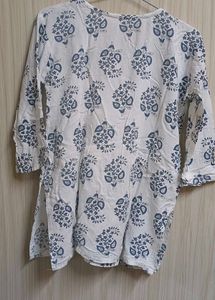 White &amp; Blue Cotton Printed Kurta
