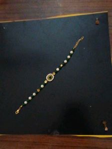 Elegant Green &amp; Pearl Bracelet