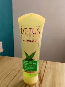 Lotus Herbals Neem & Clove Face Wash