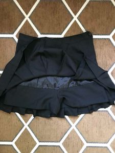 Classic Black Pleated Mini Skirt